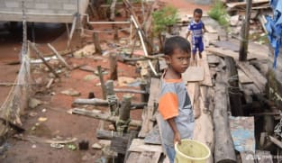 'Anak saya cita-citanya jadi tentara': COVID-19 merenggut anak-anak Indonesia