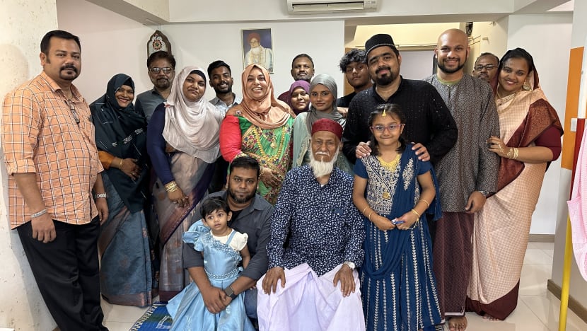 BERITA+: Tradisi Aidilfitri untuk Masyarakat Muslim India di SG ada keunikannya sendiri BERITA+: Tradisi Aidilfitri untuk Masyarakat Muslim India di SG ada keunikannya sendiri