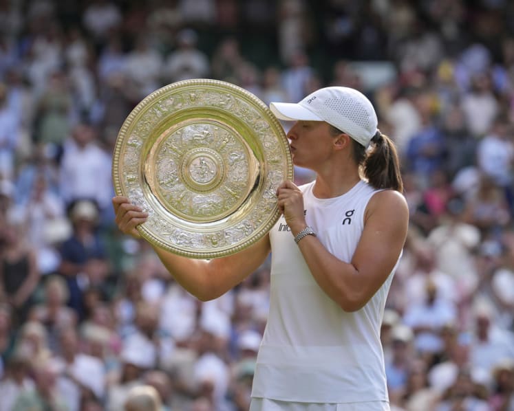 Swiatek thrashes Anisimova 6-0 6-0 to win Wimbledon title