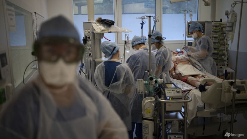 Commentary: During a COVID-19 surge, hospital staff make impossible ethical decisions Commentary: During a COVID-19 surge, hospital staff make impossible ethical decisions