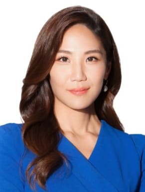 Julie Yoo