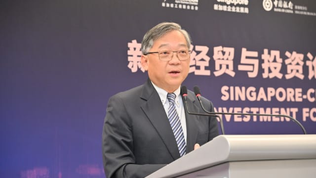 全球经济前景挑战重重 颜金勇为企业授三招