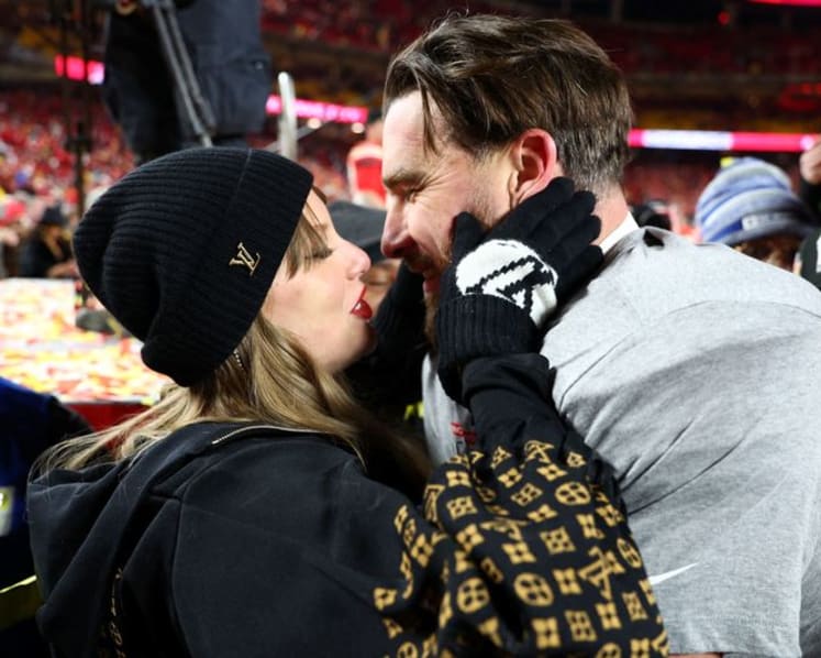 Taylor Swift, NFL star Travis Kelce announce engagement