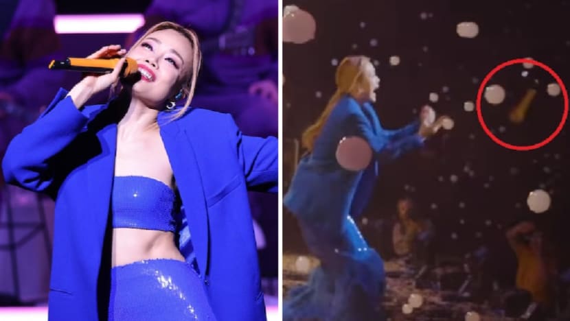 Joey Yung Screams In Shock After Accidentally ‘Throwing’ Mic Into Audience During Concert Joey Yung Screams In Shock After Accidentally ‘Throwing’ Mic Into Audience During Concert