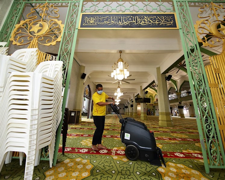 Most mosques to extend opening hours for five daily prayers as phased reopening continues