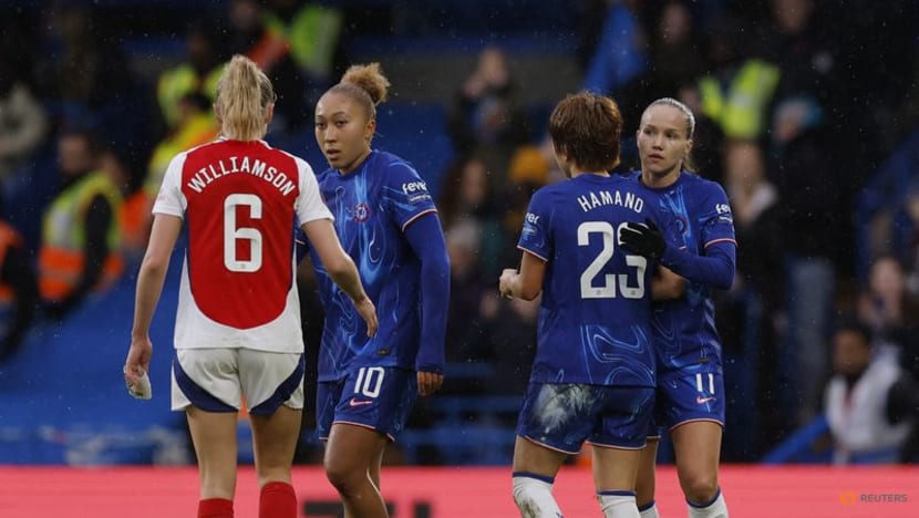 Reiten penalty gives Chelsea 1-0 win as Arsenal's McCabe sees red Reiten penalty gives Chelsea 1-0 win as Arsenal's McCabe sees red