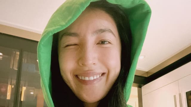 只睡1小时，憔悴赶飞机　杨谨华累成这样！