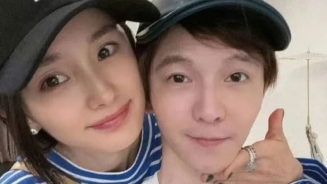 杨幂素颜甜搂郭敬明，38岁真实状态网看傻