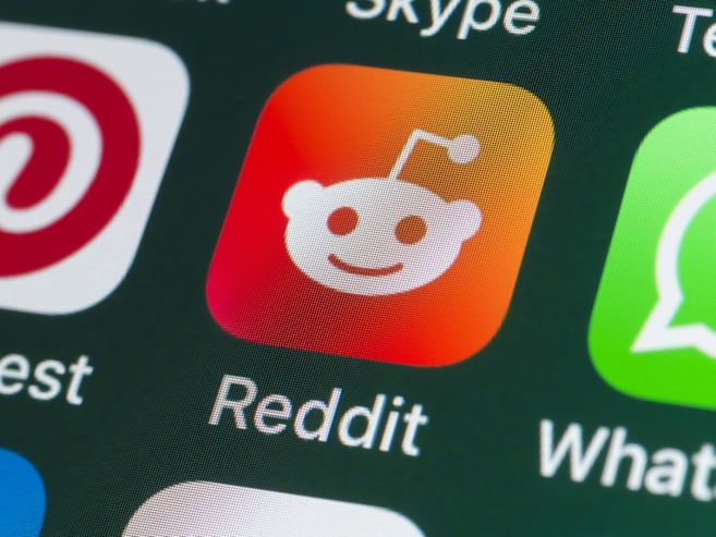 Snark subreddits: Why do we spend so much time on people and things we cannot stand?