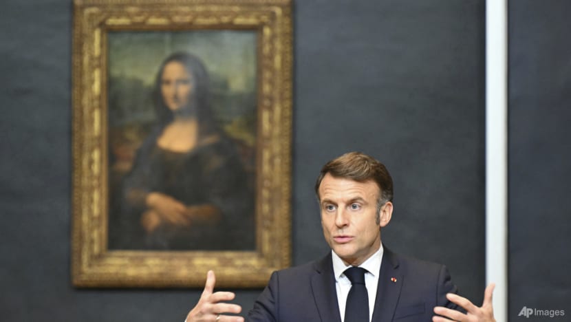 Macron pledges Louvre 'renaissance' after decay alarm Macron pledges Louvre 'renaissance' after decay alarm