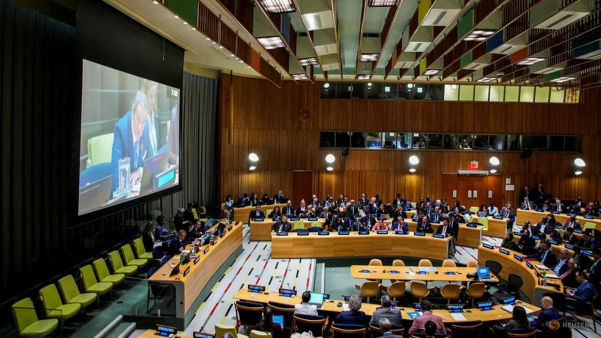 Candidates for UN's top job urge its renewal and b