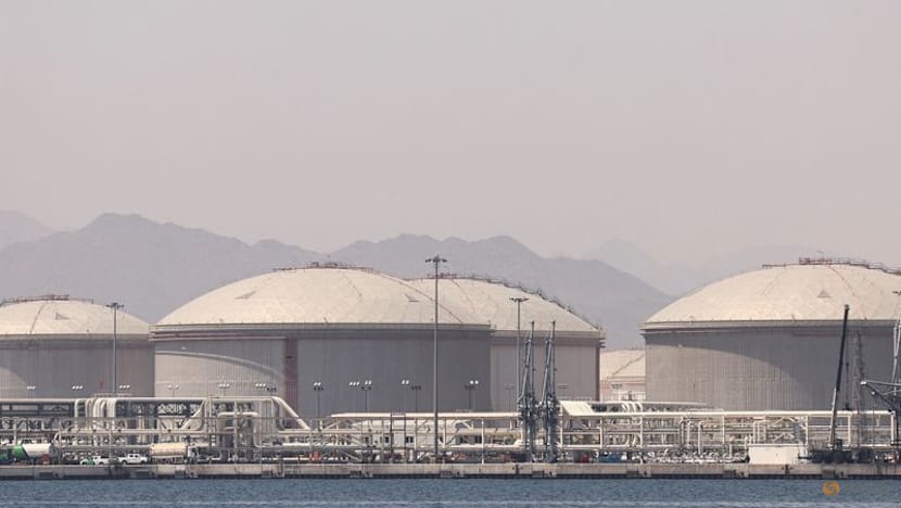 Oil prices close 2% lower on uncertain prospects for US-Iran deal