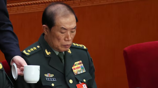 中国中央军委副主席何卫东等九人 因严重违纪违法被开除党籍和军籍