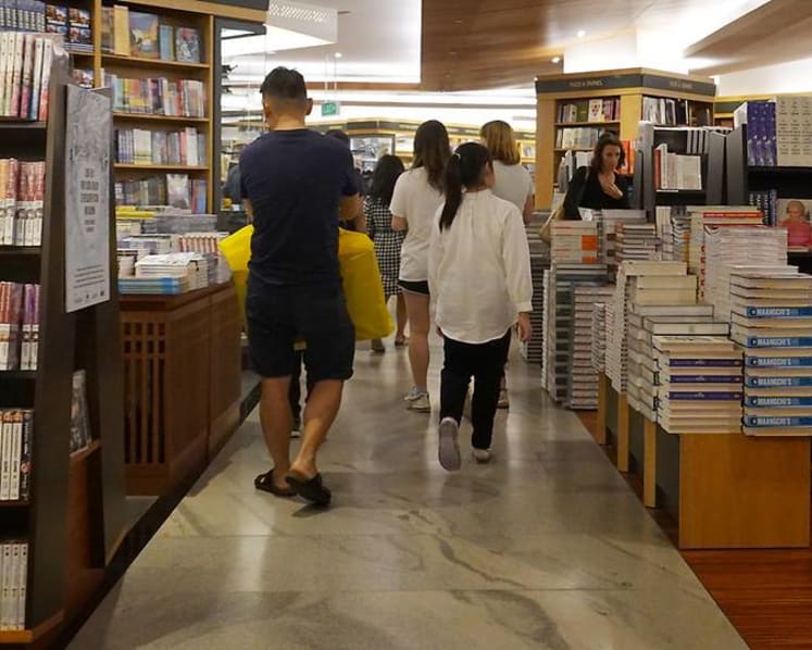 Commentary: Bookstores struggle to stay afloat when we need them more than ever