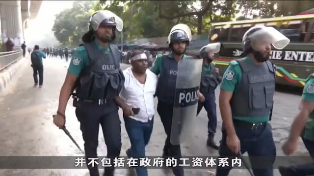 孟加拉教师上街抗议薪资待遇 警方镇压致十多人伤