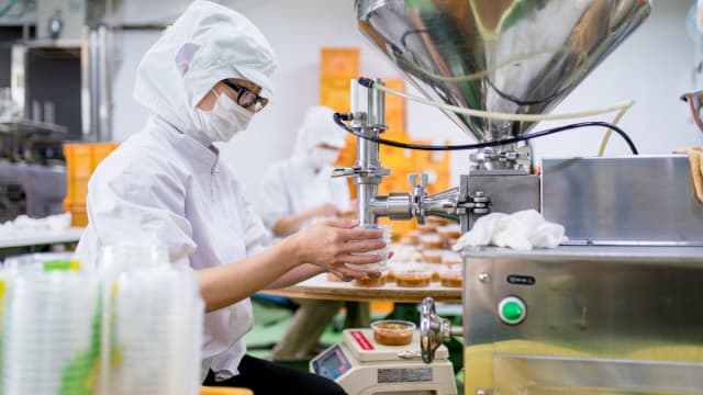 日本制造业连续十个月萎缩 服务业表现回暖