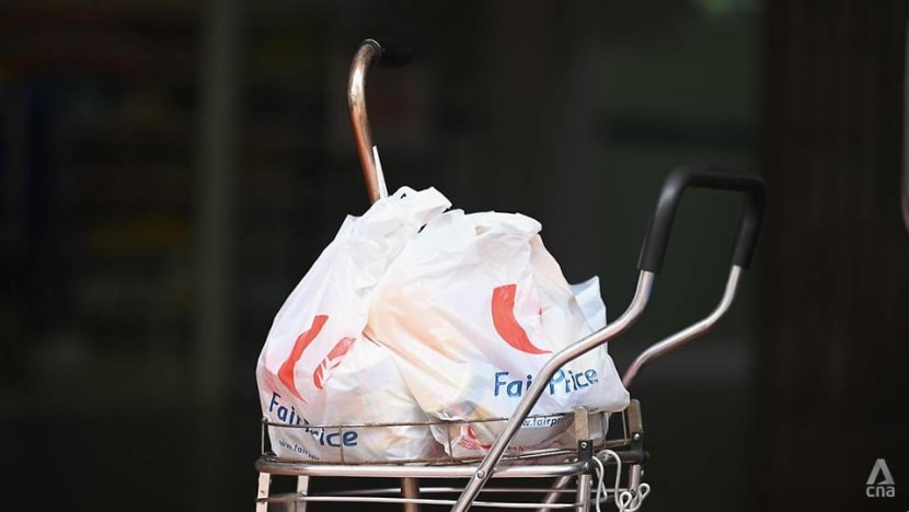 Commentary: Plastic bags at shops and supermarkets should be charged per bag rather than per customer Commentary: Plastic bags at shops and supermarkets should be charged per bag rather than per customer