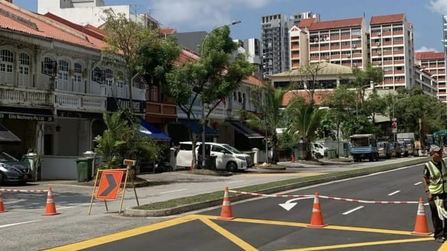 水管破裂损坏道路 德申宋路暂时禁止车辆通行