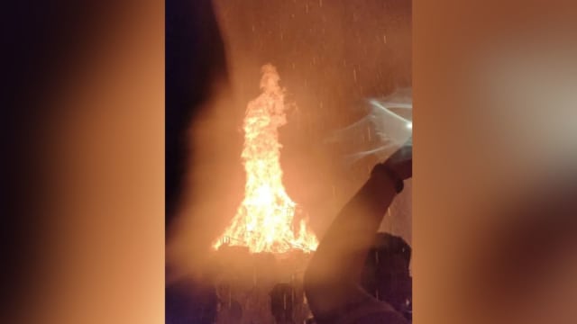 马国盂兰盛会焚大士爷 火舌现人形网惊呼“是观音”