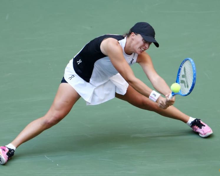 Anisimova moves past Wimbledon agony to upset Swiatek in US Open quarters