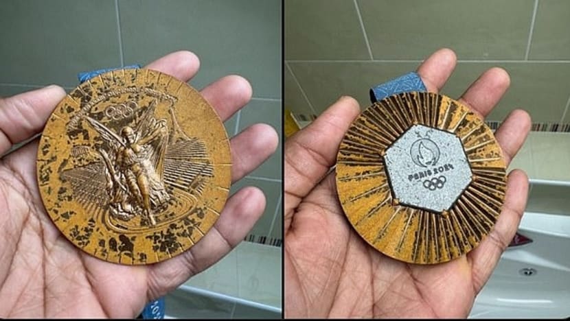 Kontroversi mengenai mutu pingat Olimpik Paris 2024