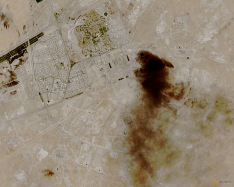Oil ends lower ahead of US-Iran ceasefire talks, posts steepest weekly loss since 2022