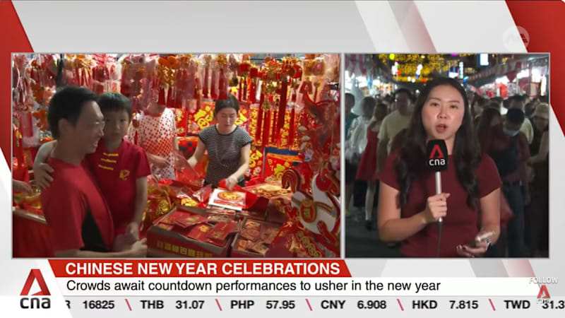 Hundreds flock to Chinatown for final sales, usher in the Year of the Horse