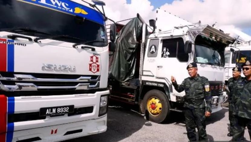 Pasukan Gerakan Am tahan 4 pemandu treler; seludup masuk pendatang asing ke M'sia Pasukan Gerakan Am tahan 4 pemandu treler; seludup masuk pendatang asing ke M'sia