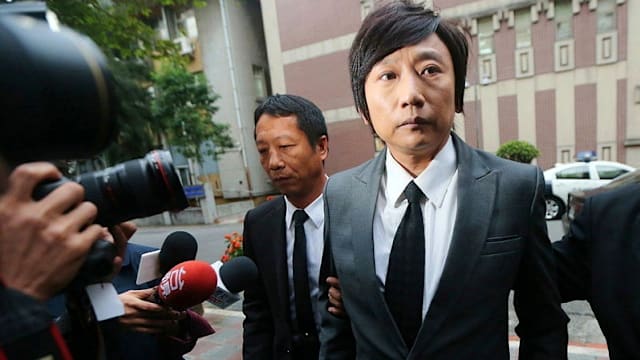 性侵未成年少女没赔钱，秦伟八度申请假释再驳回