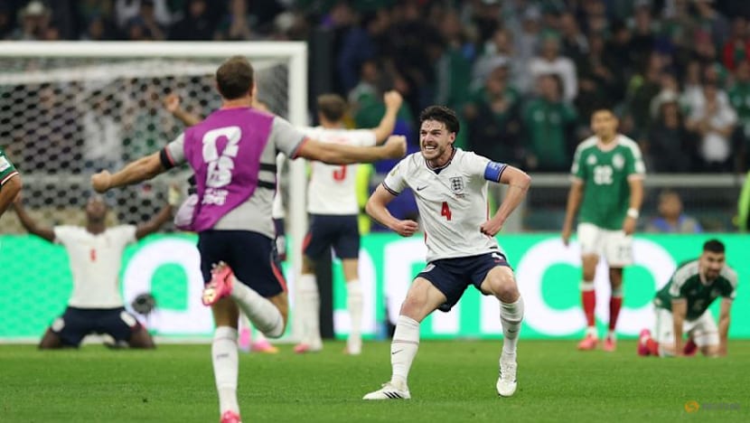 Ten-man England hang on to beat battling Mexico 3-2 in last-16 thriller