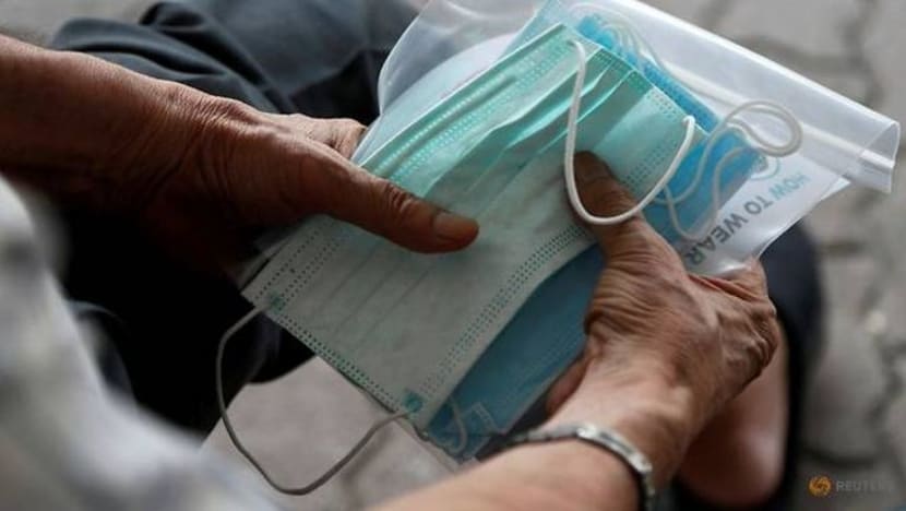 Virus korona baru: Pemandu teksi, kereta sewa privet terima 300,000 pelitup bagi penumpang