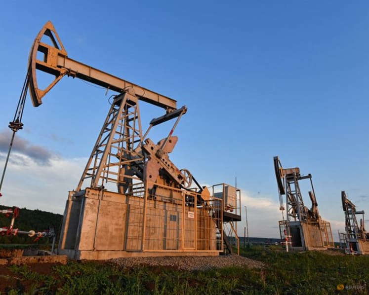 Oil prices rise more than 2% as US and Iran extend talks