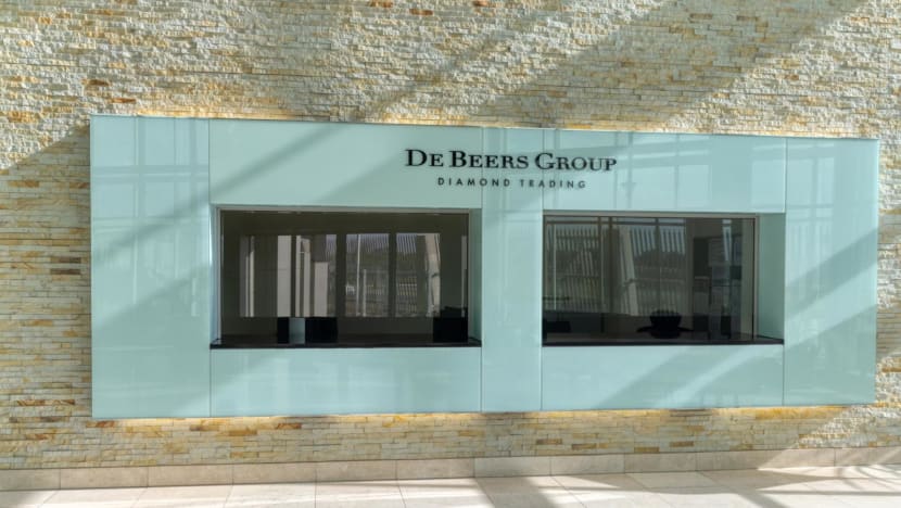 Diamond giant De Beers to close Singapore office Diamond giant De Beers to close Singapore office