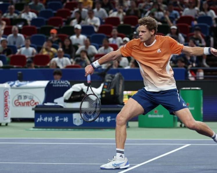 Sinner retires with cramp in Shanghai, Djokovic advances in 'brutal' conditions