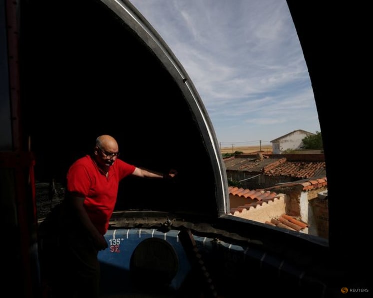 Spain's 'Galactic Shepherd' to watch total eclipse from DIY observatory