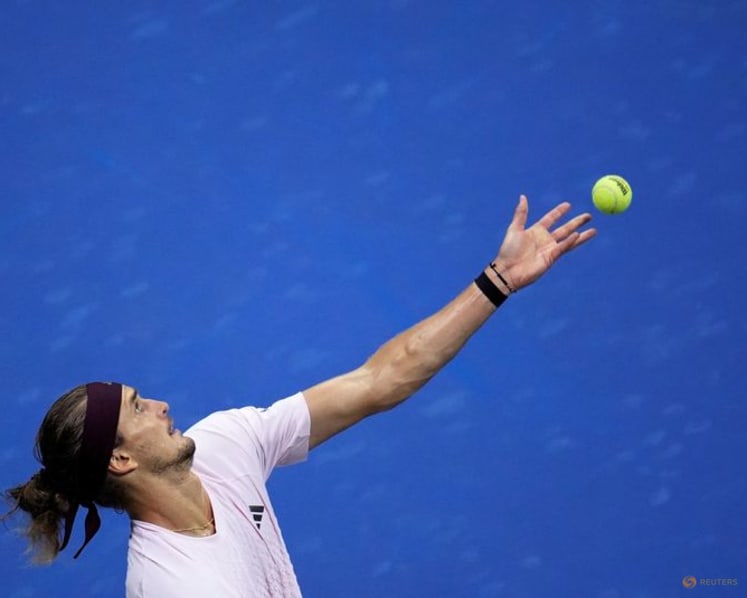 Zverev reaches US Open fourth round with win over Tabilo