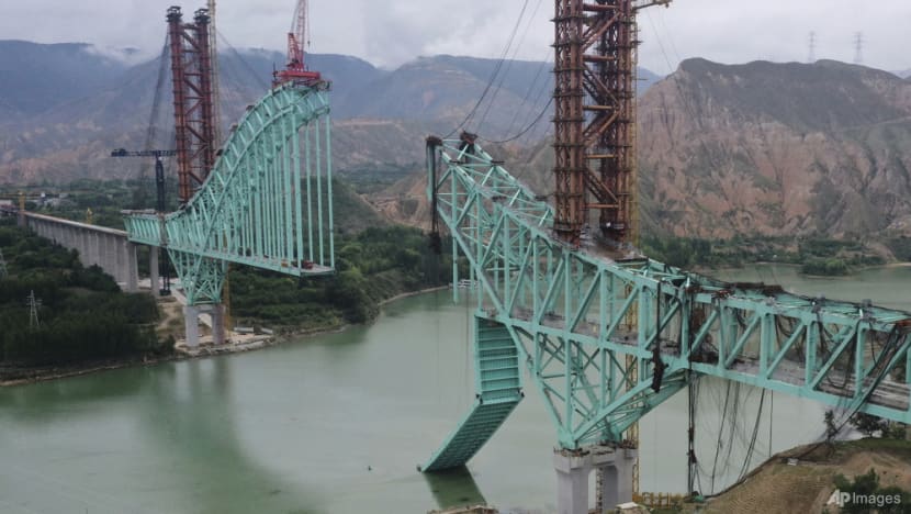 Death toll from Chinese bridge collapse rises to 12 Death toll from Chinese bridge collapse rises to 12