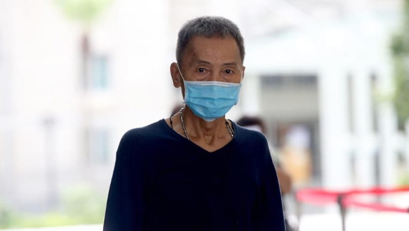 2 lelaki didenda S$3,000; maki hamun pekerja awam semasa pemutus jangkitan