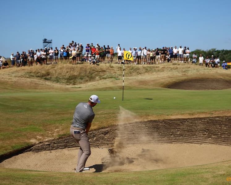 South Korea's Kim leads Open as Burns falters