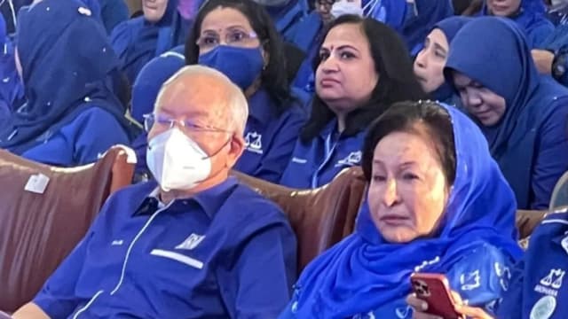 罗斯玛纳吉同亮相 粉碎婚变传言
