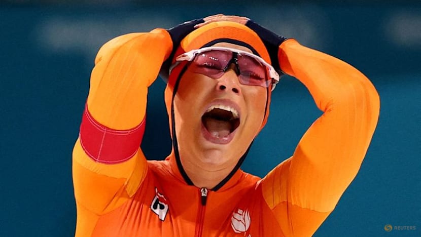 Speed skating-Netherlands' Leerdam channels expectations to win gold