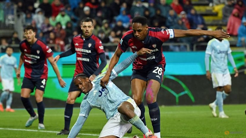 Juventus title hopes fade after defeat at Cagliari