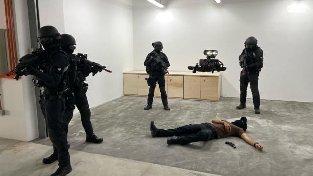 模拟枪手闯商场情景 警察机动部队善用科技应对威胁