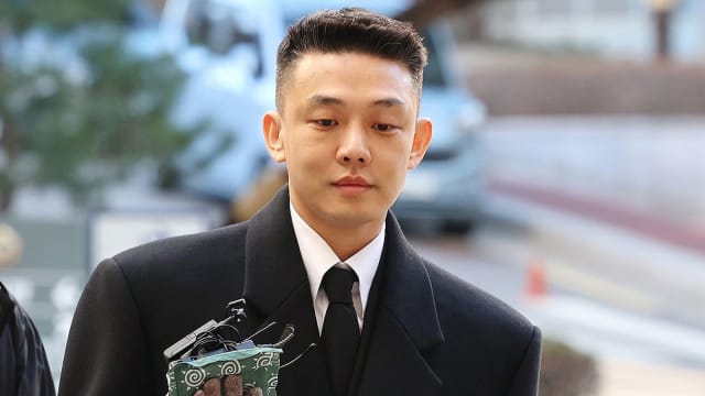 被控性侵30岁男子　刘亚仁现身警局接受调查