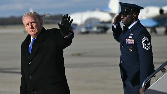 特朗普将签令向安检人员发薪 应对机场混乱