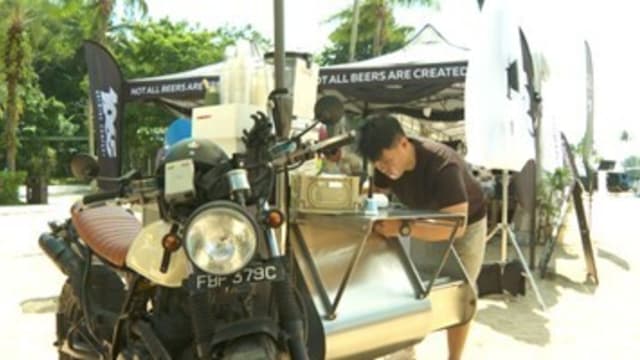 前线追踪 | 29岁社工骑摩托车卖咖啡 为什么？