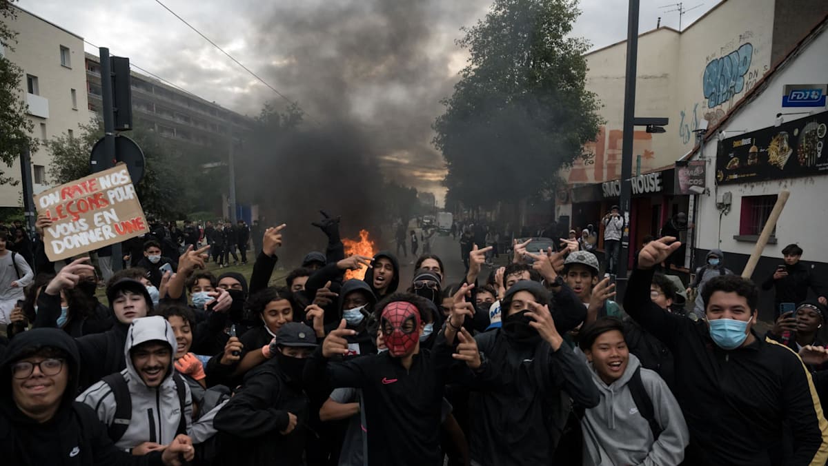 French school protests spread as fires, blockades deepen unrest