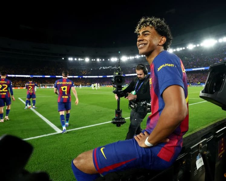 Barcelona hit seven past Newcastle to roar into Champions League quarters