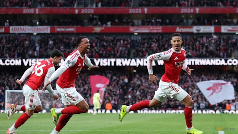 Arsenal claim nervy win over Chelsea, Man Utd go third