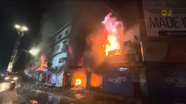 巴基斯坦一家旧式购物中心大火 造成至少六人死亡